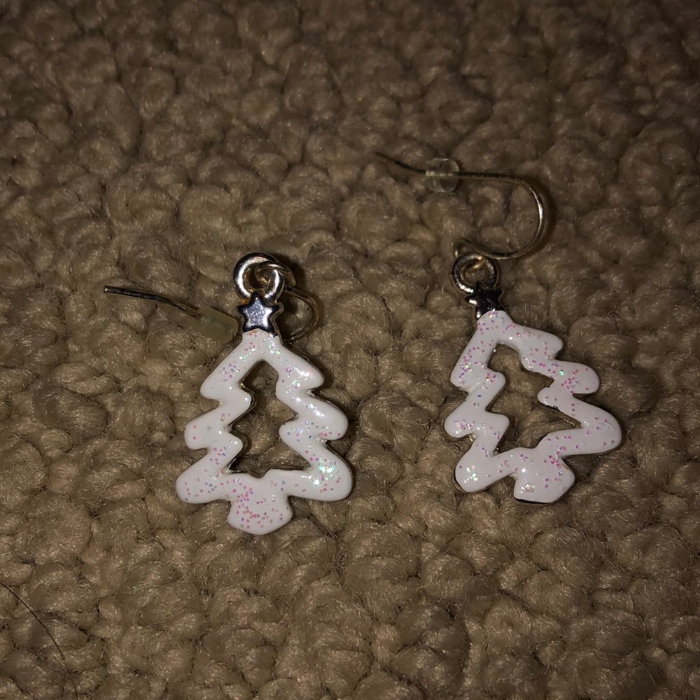 dangling earrings